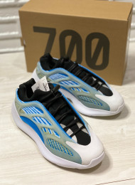 Adidas Yeezy boost 700 живое фото 1